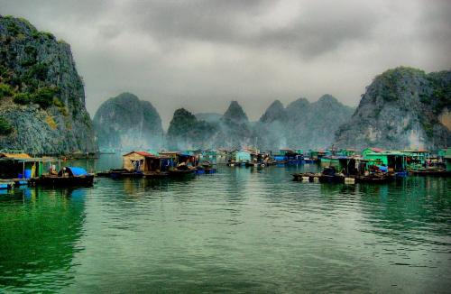 Hành trình khám phá làng chài Cửa Vạn