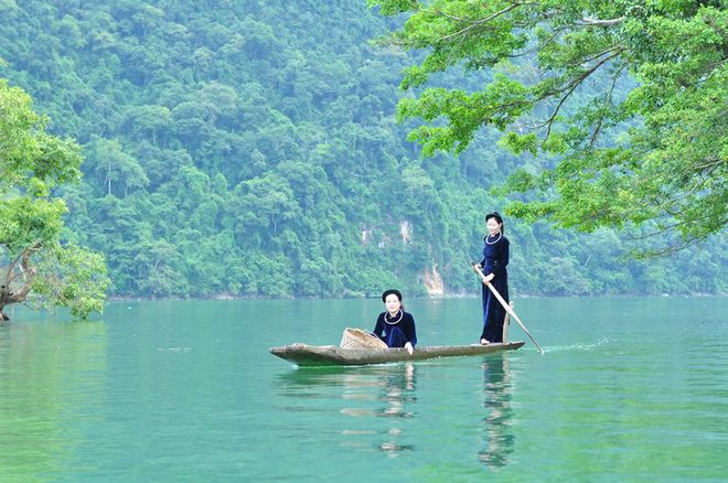 Du lịch hồ Ba Bể Du lịch hồ Ba Bể